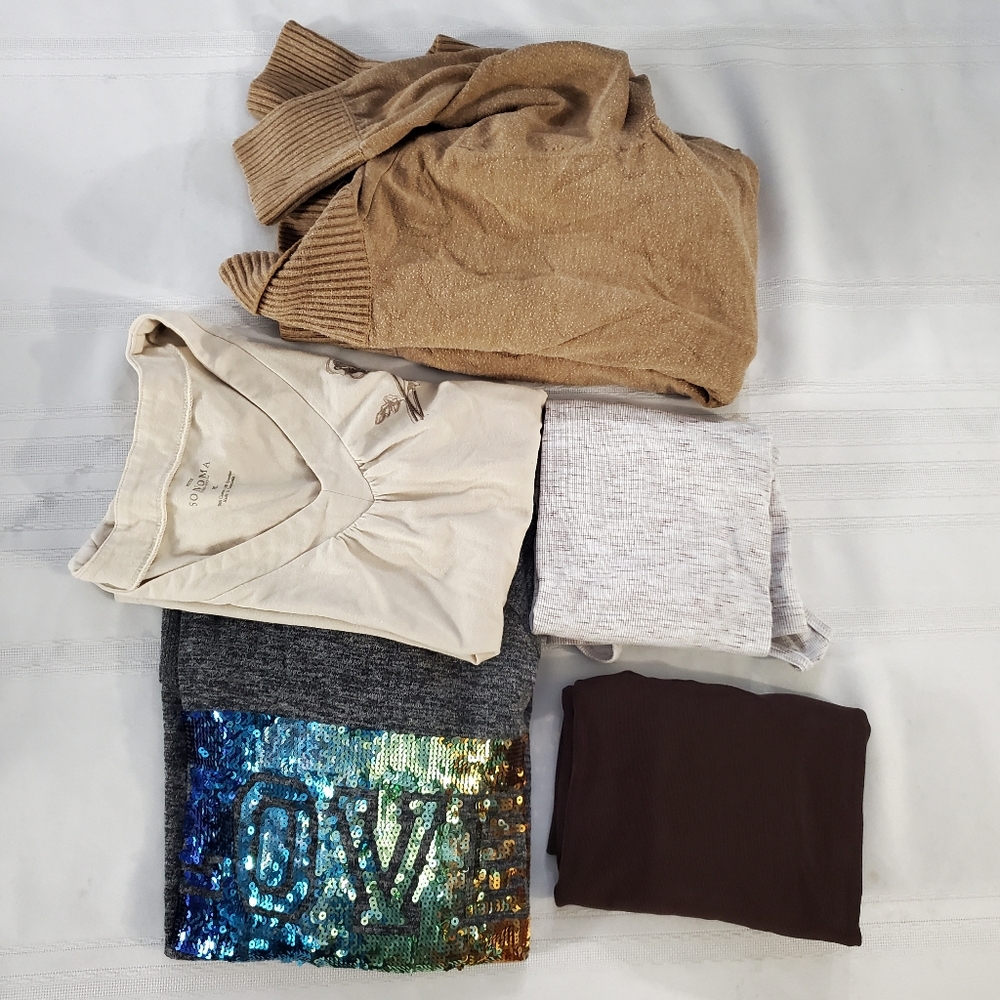 Bundle of Womans Clothing M-L / Sweater, Cardigan, Blouse, Tanks, Tops